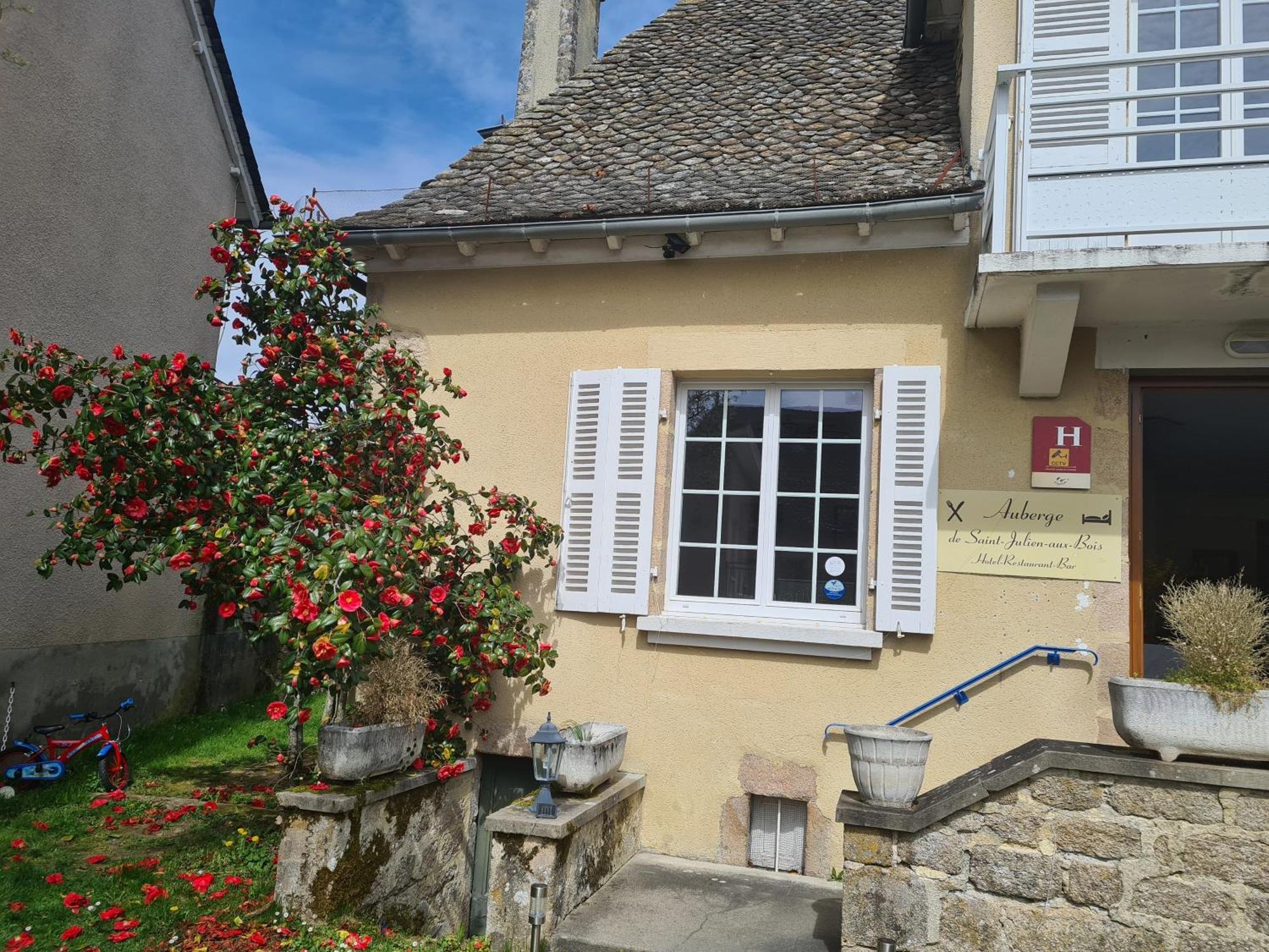 Hotel Saint Julien Aux Bois Kültér fotó